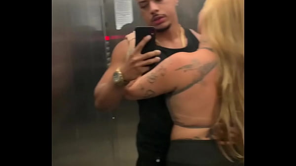 Vazou na net! Loira casada perde o telefone e v...