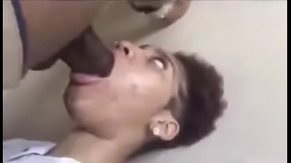 Download Video - Mi vecina Pamela me la quer&iacute;a chupar & le cumpl&iacute; su deseo