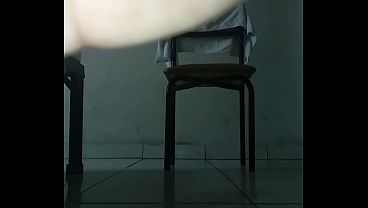Que rica es cogerla y penetrarla en esta posici&oacute;n a esta &eacute;bano madura que le doy por el ano con ganas