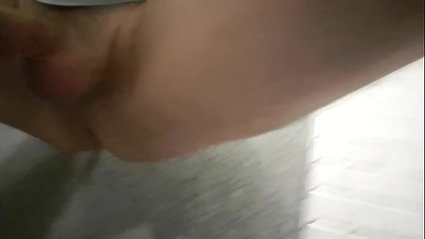 Metendo no banheiro do shop