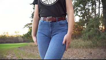 Stepsis Teases Cameltoe Pussy In Blue Jeans Outdoors