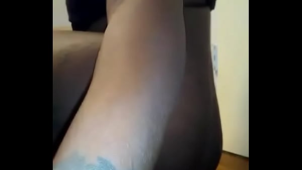 thumb throwing dat ass