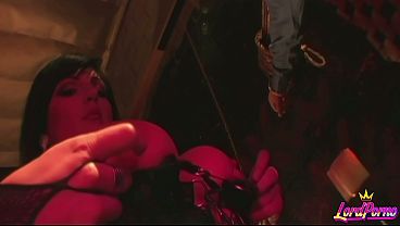 テキサス・プレスリーがニーハイブーツで支配し、激しくファックされる