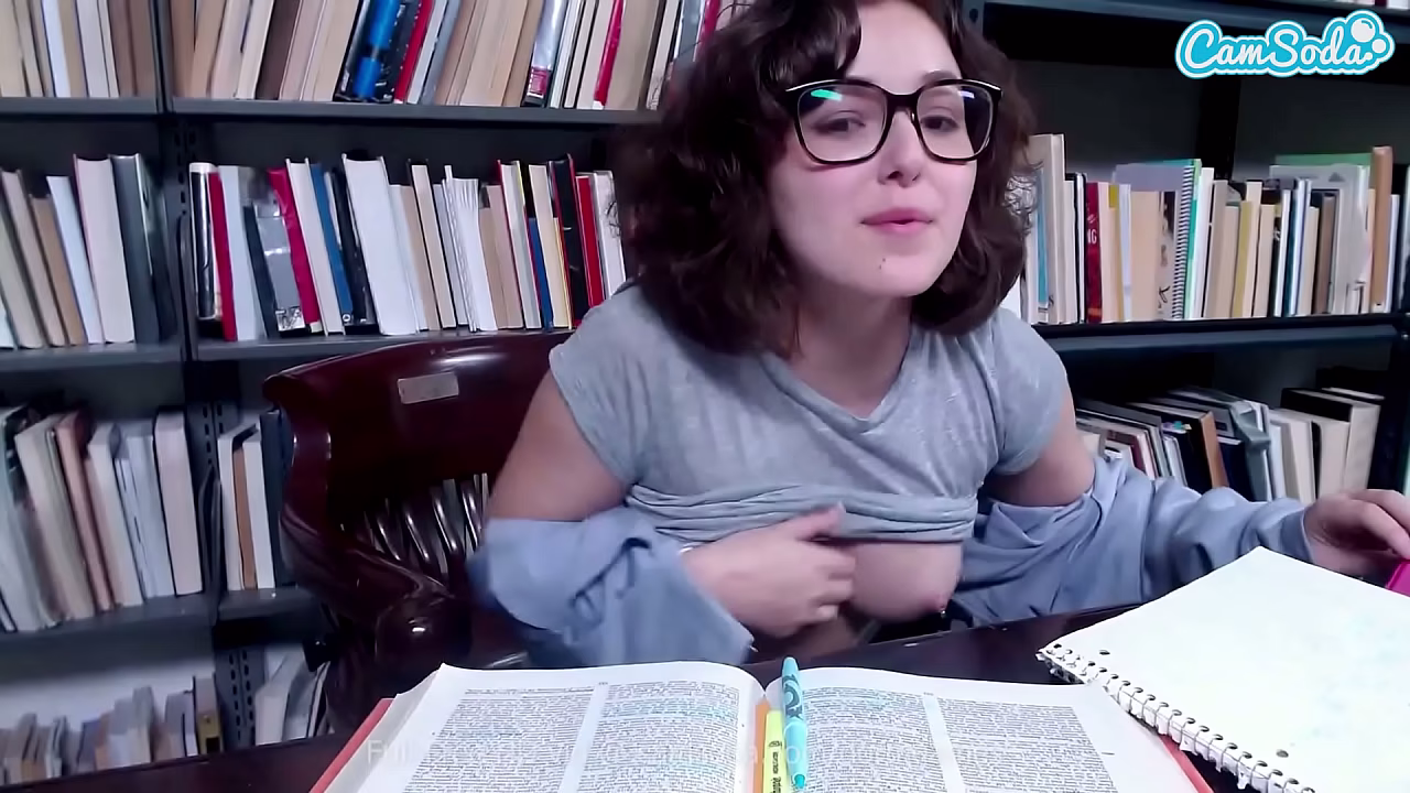 Nerdy Teen masturbates on cam during study hall