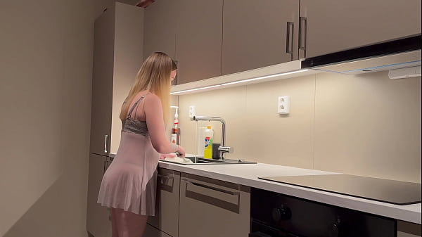 A escondida de mi madrastra tengo sexo prohibido con su esposo me lo gozo  cabargando sobre su polla enorme que tanto me encanta - Latina caliente de 18yo siendo penetrada por su padrastro duro por el culo apretado.