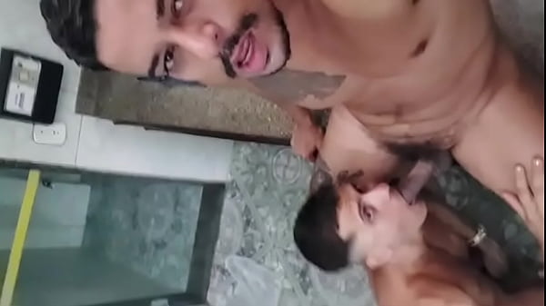 Foda gostosa com branquinho tatuado safado