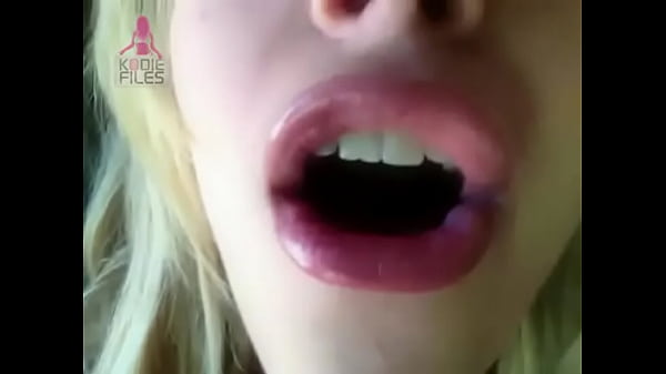 thumb blonde babe vine comp