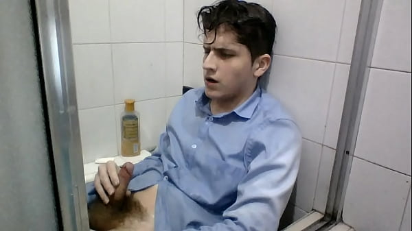 A yummy hand job in the shower