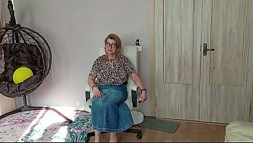 学校心理士のライサ・ロマノヴナは意識的な娼婦の道を歩む。!.))