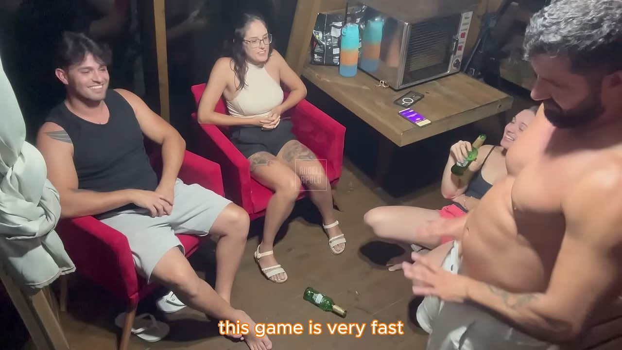 Dois casai jogando verdade ou consequ&ecirc_ncia