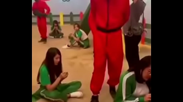 thumb squid game