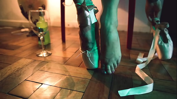 Kinky Ballerina Cooling Her Feet