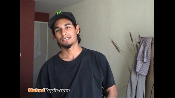 Download Video - Straight latino guy shows his uncut verga and strokes off&period; See this papi in acti