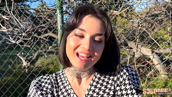 Crystal, brunette ténébreuse qui adore la baise...