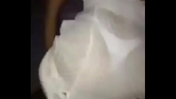 Minha mae dan&ccedil;ando de camisola