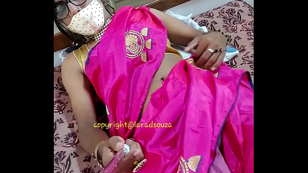 Download Video - indian crossdresser model Lara D'Souza sexy video in saree