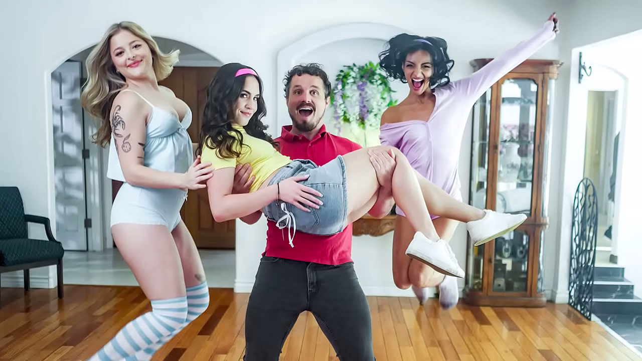 Perv Teaches Teens How Money Works - Jill Taylor, Daisy Pheonix, Laynee James, Robby Apples