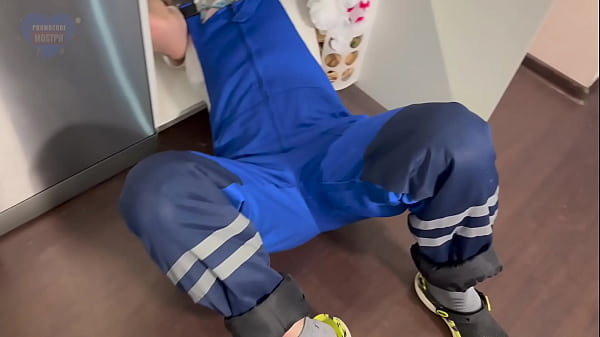 Download Video - Plumber fucked a cute twink and cummed in his ass