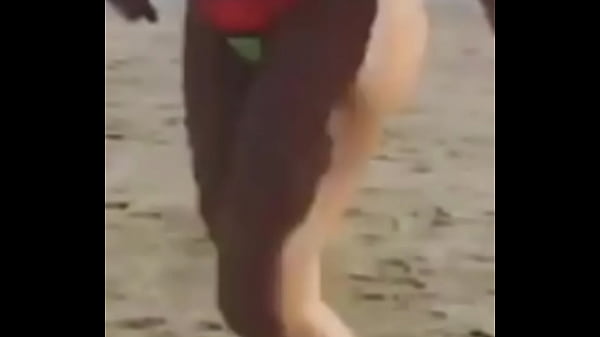 Samadhi culona in bikini