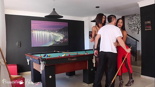 Download Video - duas amigas trans dotadas fingiram perder no jogo do prazer para fazer uma orgia gostosa&period;