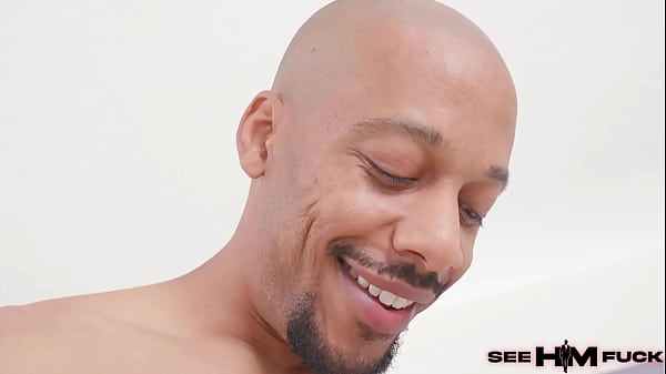 Athletic Stud Dwayne Foxxx Gets A Lubed Massage From Linda Lan!