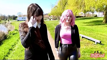 ゴージャスな熟女ヴィッキーは、スリーサムを望んでいる。