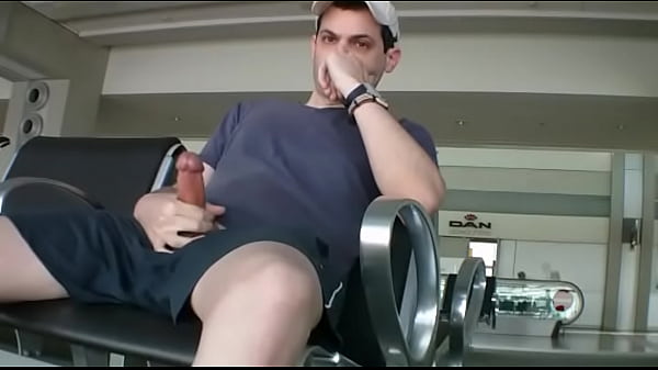 Download Video - Se Exibindo no Aeroporto