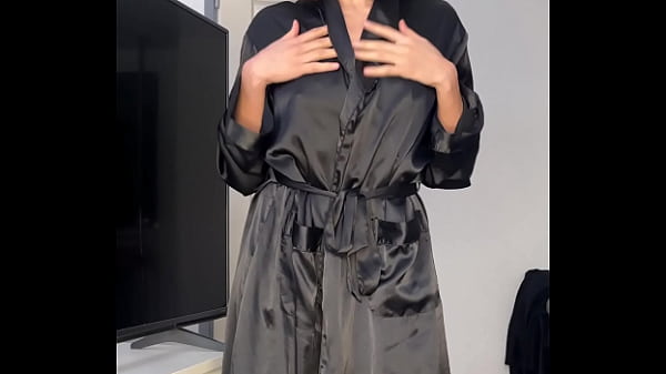 Como me cabalga esta joven colombiana de culo enorme