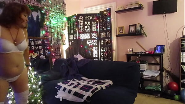 Hotwife Steffi plaid skirt pussy dance (alt version)