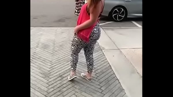 Gorgeous Latina walking at the mall on Christmas time had to fuck her in the bathroom! La Paisa public bathroom facial