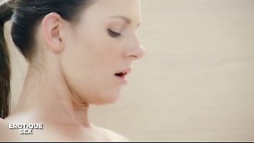 Kira Zen Gets Oiled Up & Scissors With Lesbian Masseuse Izzy Delphine