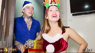CHRISTMAS THREESOME BLOWJOB - ZACK CUCKOLD