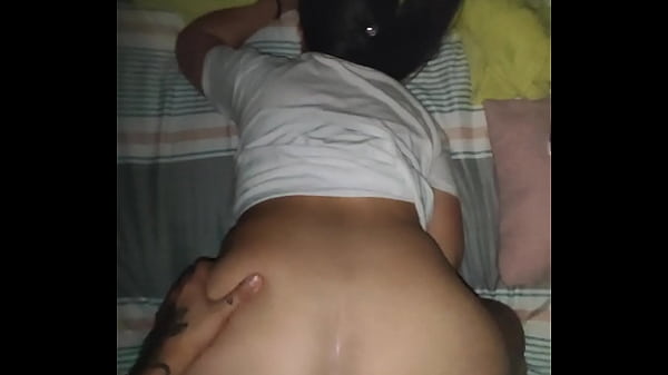 Latina caliente infiel le entran 18 centímetros...