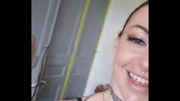 Si t'as envie de me voir en train de me faire baisers avec Ania kinski tu m me...