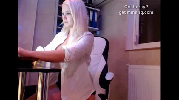 Download Video - Jenny show her naked body&comma; Can somebody tell where is her pussy&quest;