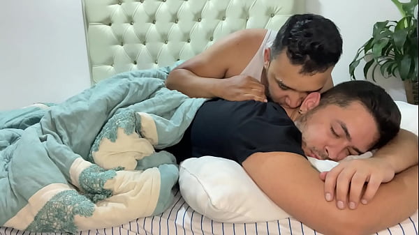 Download Video - Padrastro me confunde cuando duermo me come el culo a pelo y me lo deja lleno de leche caliente