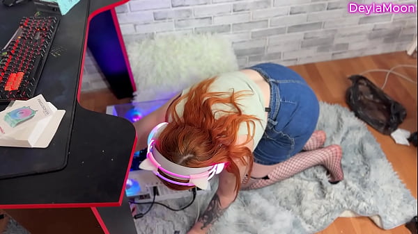 A sexy computer technician in stockings asked for payment in hot white sperm.