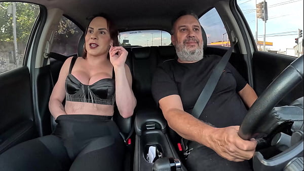 The naked transsexual on the street while cursing a hitchhiker talks about her craziest stories - Jessica Bittencourt