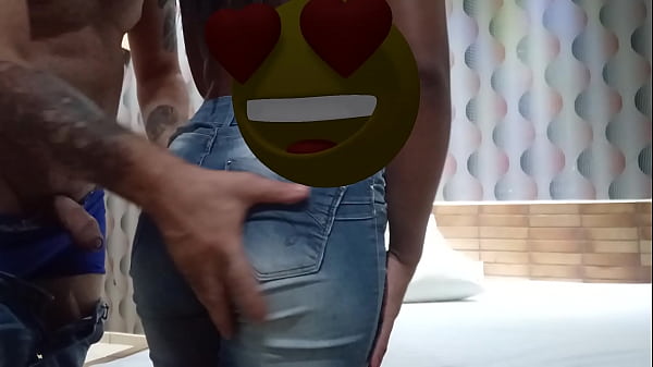 Meu cunhado me dá uma rapidinha na porta de cas...