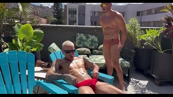 FUDENDO O BOY DA LAJE