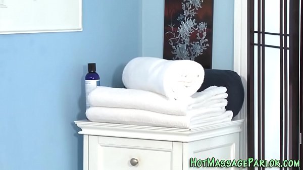 Masseuse gets face jizzed
