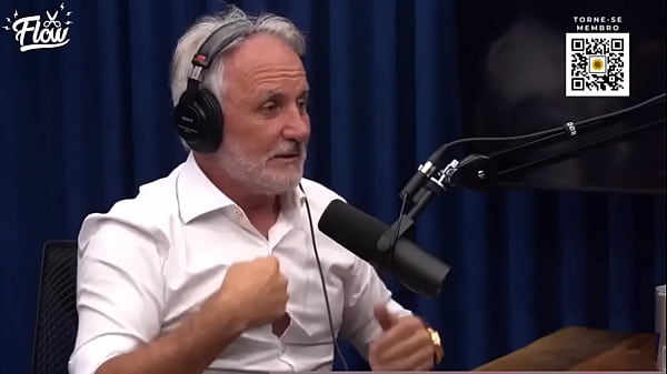 FICOU PELADA EM CIMA DA MESA