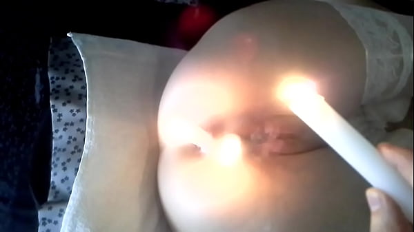 Download Video - EXTREME - Two candles one in her pussy and one in ass
