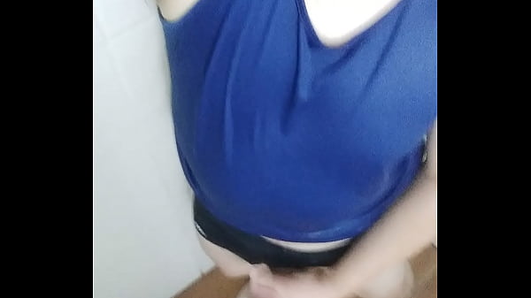 Minet Humide Sous La Douche Se Masturber