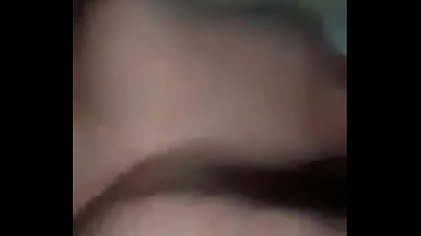 Novia caliente se moja y pide que la de