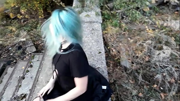 THE GIRL PEED ON THE STRANGER'S HAND, HE FUCKED IN THE THROAT