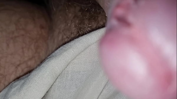 AMATEUR | VERY INTENSE HANDJOB - WITH A NICE CUMSHOT