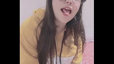 Amateur teen sticking dildo in her asshole, delicious anal play