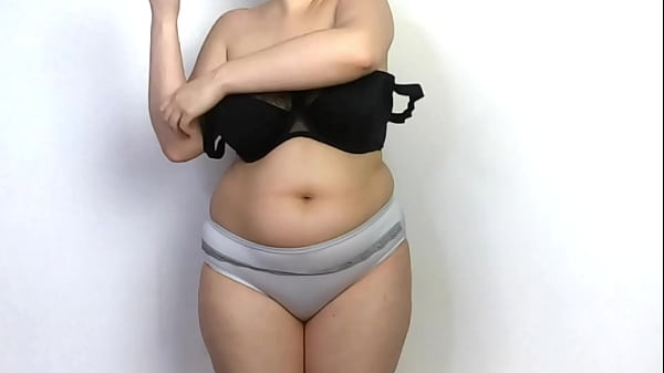 thumb boobs play