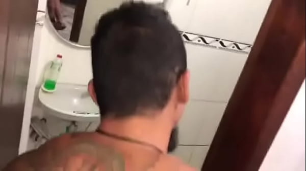 Al&eacute;m de tomar banho , tomei banho de leite e fodi gostoso no banheiro